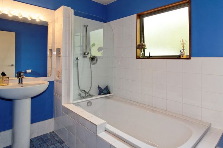 Photo of property in 53 Staincross Street, Green Bay, Auckland, 0604