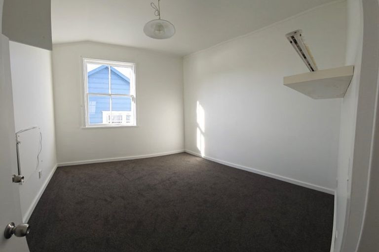 Photo of property in 16 Edinburgh Terrace, Berhampore, Wellington, 6023