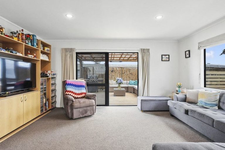 Photo of property in 49 Springs Road, Parakai, 0830