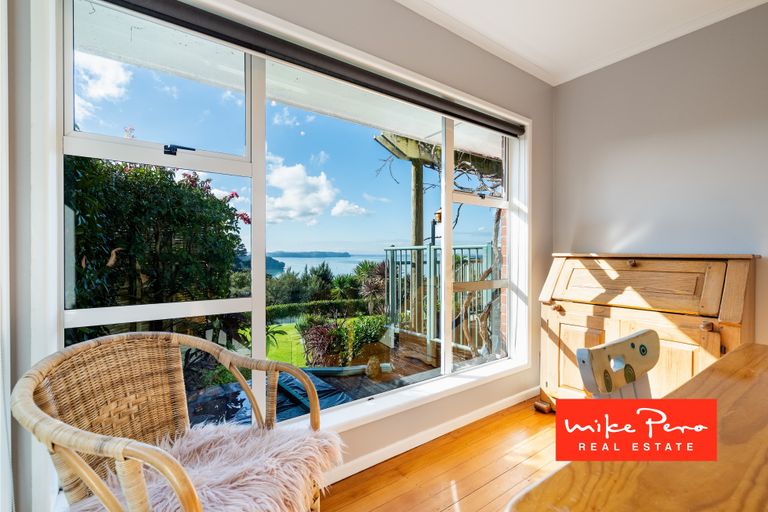 Photo of property in 24 Arama Avenue, Titirangi, Auckland, 0604