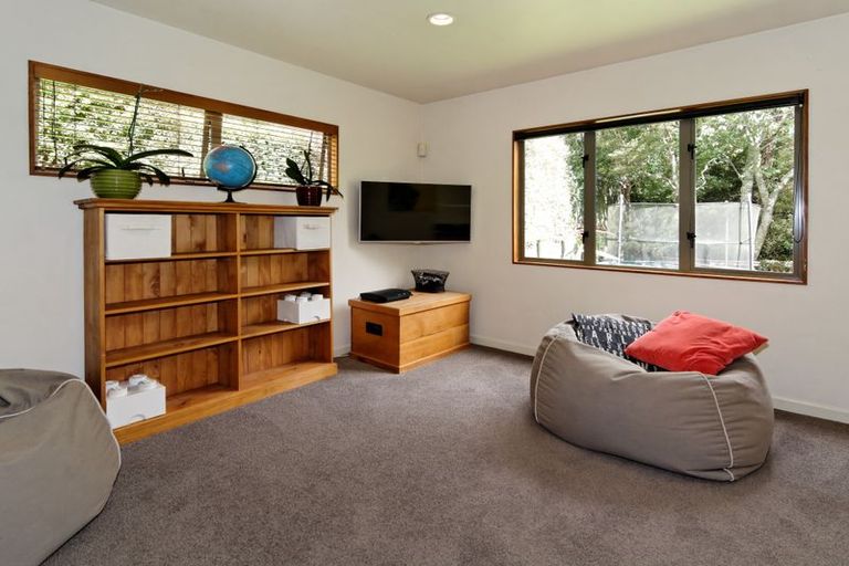 Photo of property in 53 Staincross Street, Green Bay, Auckland, 0604