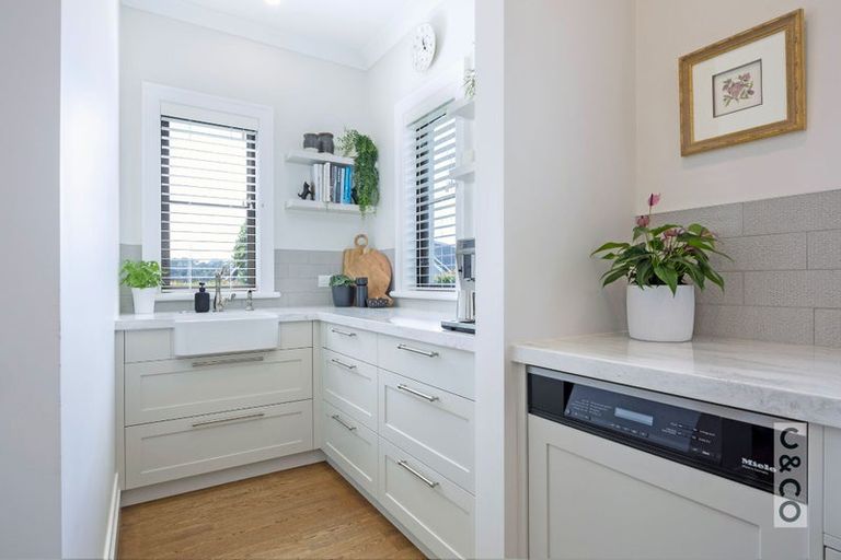 Photo of property in 8 Tauwaka Crescent, Riverhead, 0820