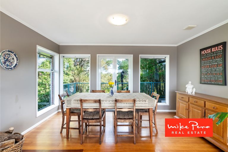 Photo of property in 24 Arama Avenue, Titirangi, Auckland, 0604