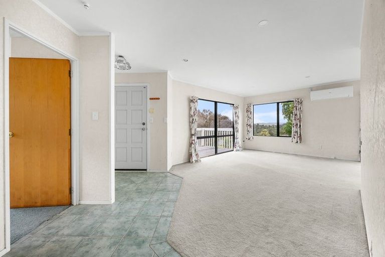 Photo of property in 18 Van Dyke Place, West Harbour, Auckland, 0618
