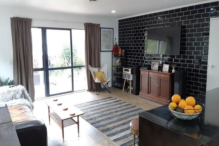 Photo of property in 84 Mcrobbie Road, Kingseat, Papakura, 2580