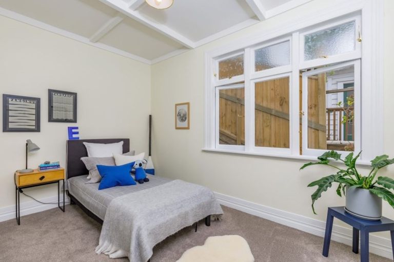 Photo of property in 42 Waterview Road, Stanley Point, Auckland, 0624