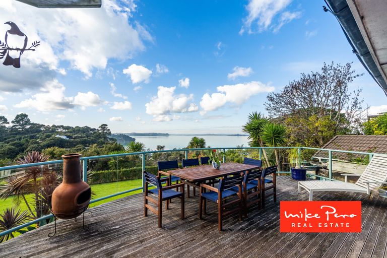Photo of property in 24 Arama Avenue, Titirangi, Auckland, 0604