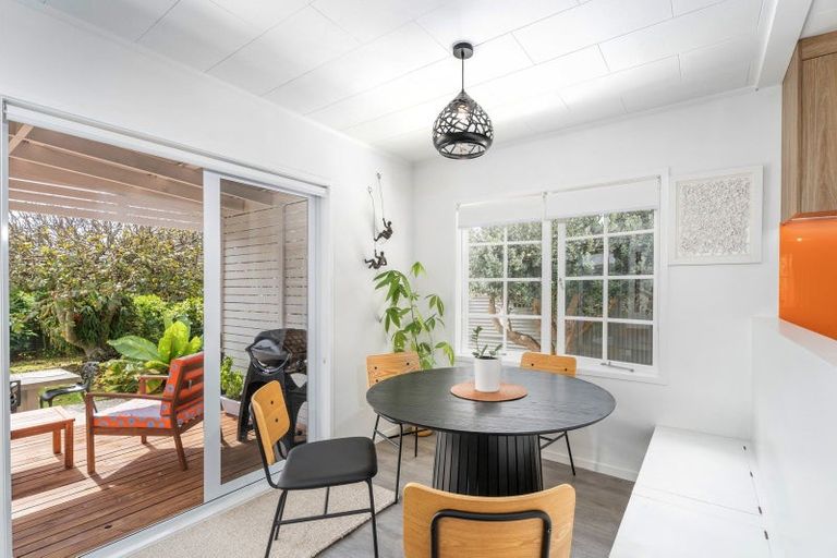 Photo of property in 8 Simpson Place, Whitianga, 3510