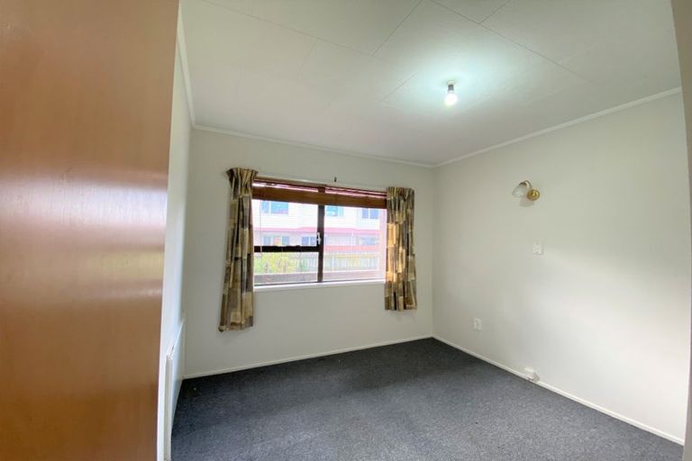 Photo of property in 5 Harrington Road, Henderson, Auckland, 0610