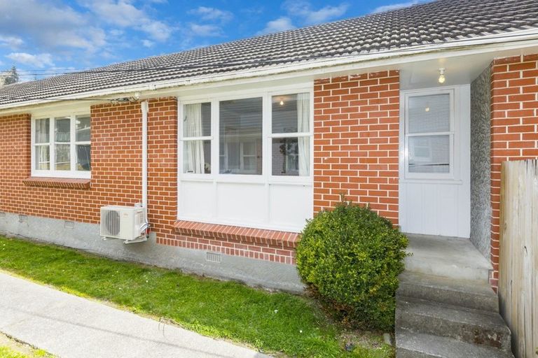 Photo of property in 2/29 Hillside Drive, Maoribank, Upper Hutt, 5018