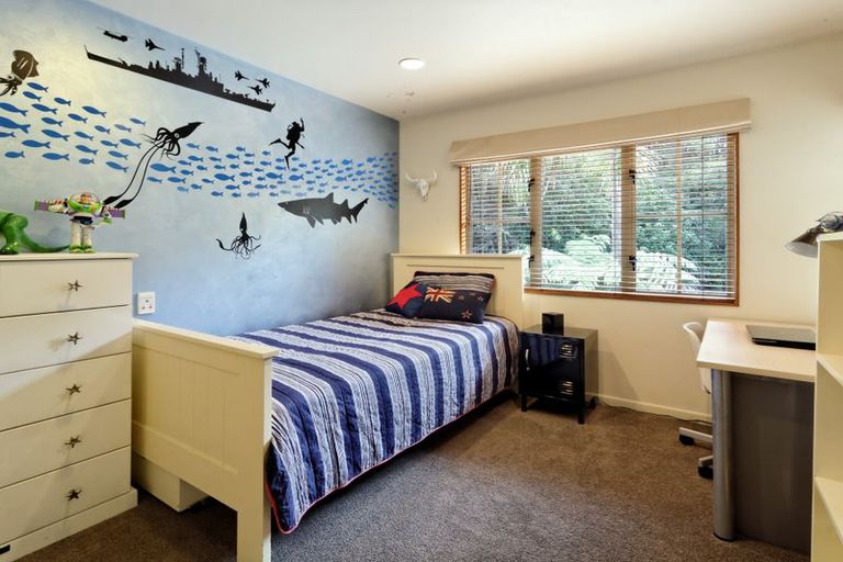 Photo of property in 53 Staincross Street, Green Bay, Auckland, 0604