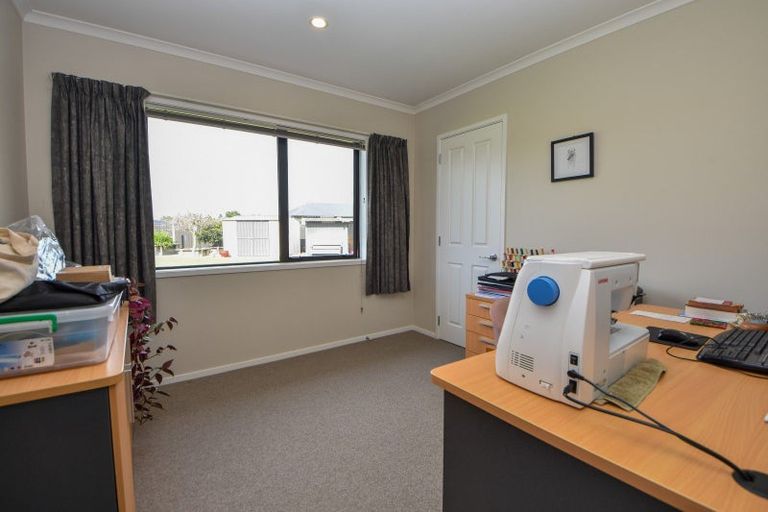 Photo of property in 5 The Glade, Carterton, 5713