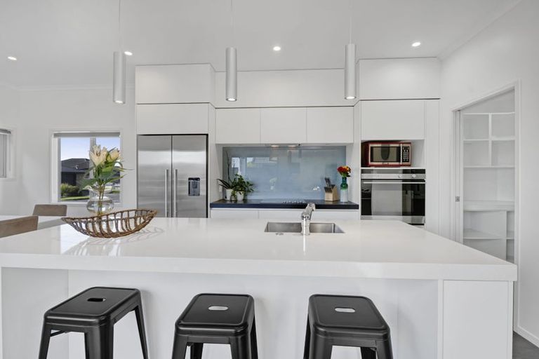 Photo of property in 18 Rawiri Drive, Bell Block, New Plymouth, 4312
