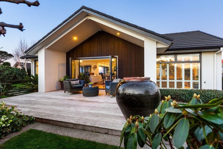 Photo of property in 1 Tupare Place, Highlands Park, New Plymouth, 4312