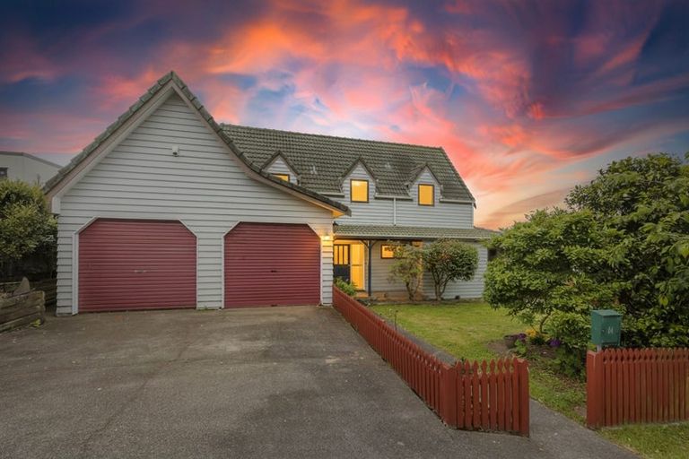 Photo of property in 64 Woodman Drive, Tawa, Wellington, 5028