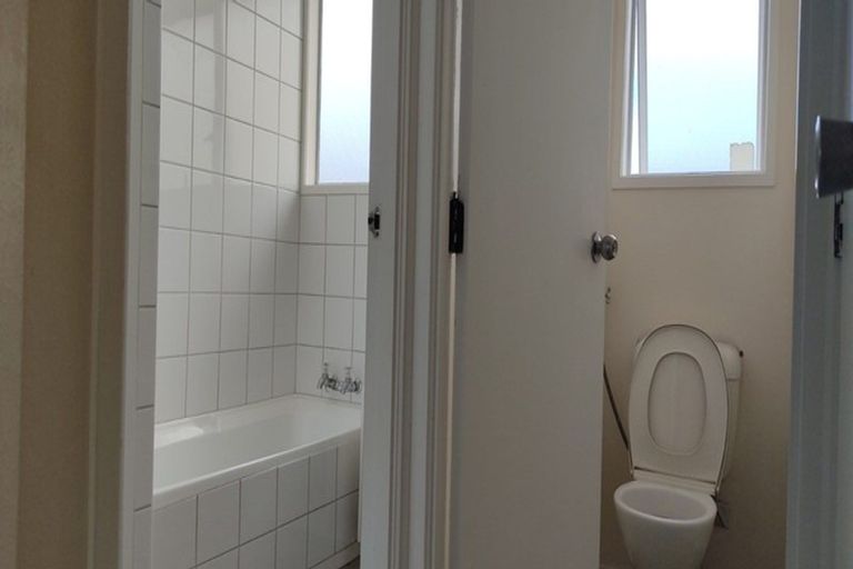 Photo of property in 6 Fiesta Drive, Half Moon Bay, Auckland, 2012