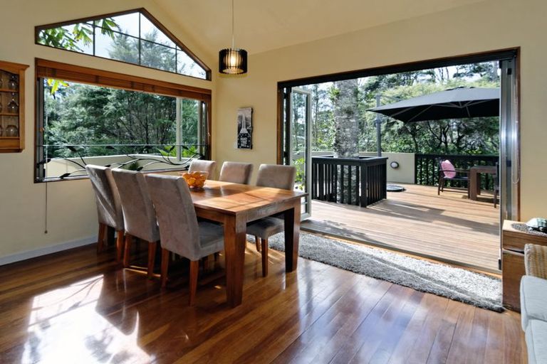 Photo of property in 53 Staincross Street, Green Bay, Auckland, 0604