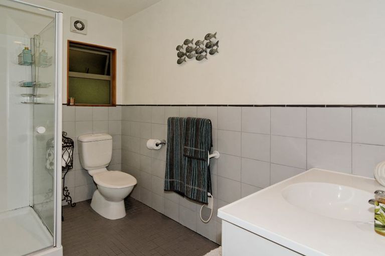 Photo of property in 53 Staincross Street, Green Bay, Auckland, 0604