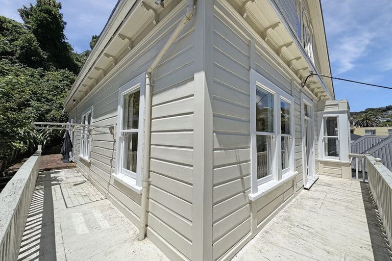 Photo of property in 123a Glenmore Street, Kelburn, Wellington, 6012