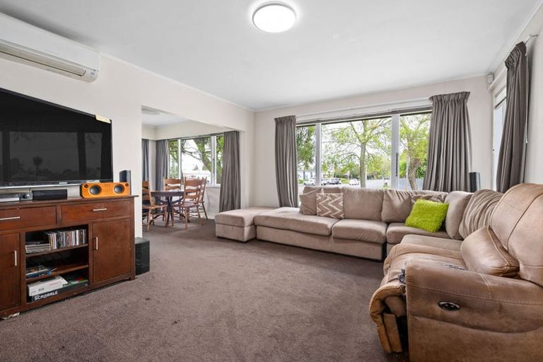 Photo of property in 11 Hilton Road, St Andrews, Hamilton, 3200