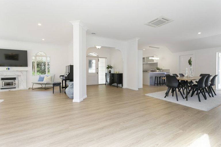 Photo of property in 7 Hobbs Road, Matakatia, Whangaparaoa, 0930