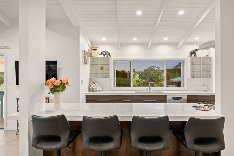 Photo of property in 145 Hanham Road, Kumeu, 0891