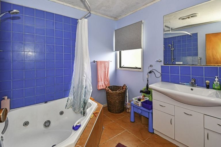 Photo of property in 8 Southview Place, Wattle Downs, Auckland, 2102