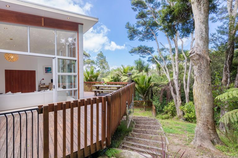 Photo of property in 39 Warner Park Avenue, Laingholm, Auckland, 0604