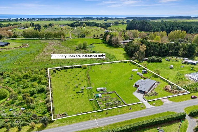 Photo of property in 40 Kristin Place, Manakau, Levin, 5573