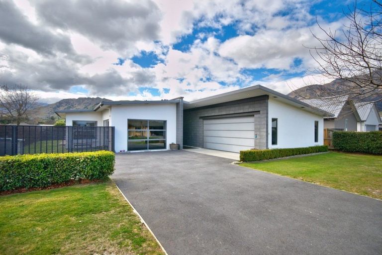 Photo of property in 9 Haddow's Place, Lake Hayes, Queenstown, 9304