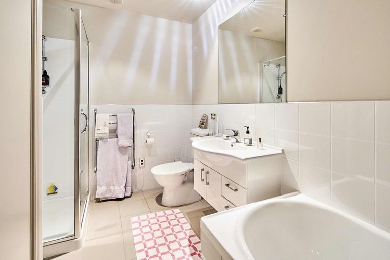 Photo of property in 40d Agra Crescent, Khandallah, Wellington, 6035