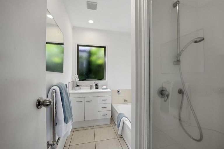 Photo of property in 1/4 Knott Road, Stanmore Bay, Whangaparaoa, 0932