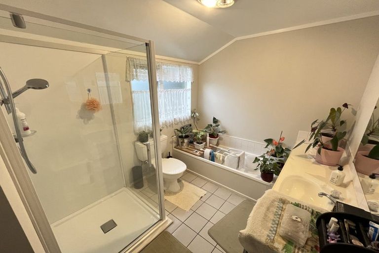 Photo of property in 1/12 Bernina Place, Weymouth, Auckland, 2103