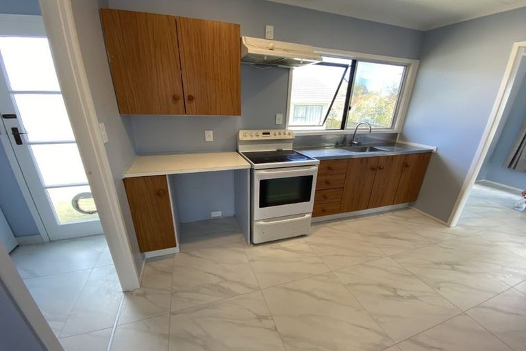 Photo of property in 1/16 Cabello Place, Unsworth Heights, Auckland, 0632