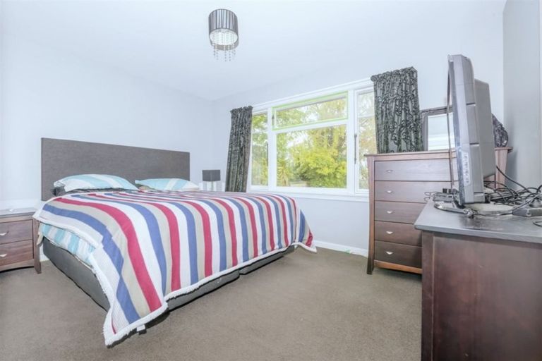 Photo of property in 106 Avonhead Road, Avonhead, Christchurch, 8042