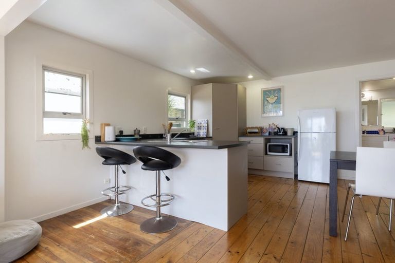 Photo of property in 38 Te Ahuahu Road, Piha, New Lynn, 0772