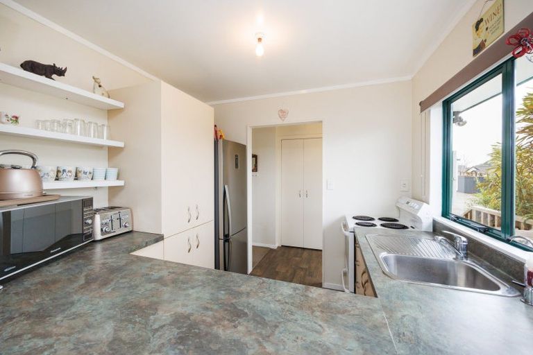 Photo of property in 23 Lydia Place, Kelvin Grove, Palmerston North, 4414