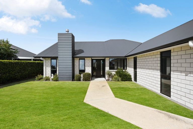 Photo of property in 52 Norfolk Drive, Cambridge, 3434