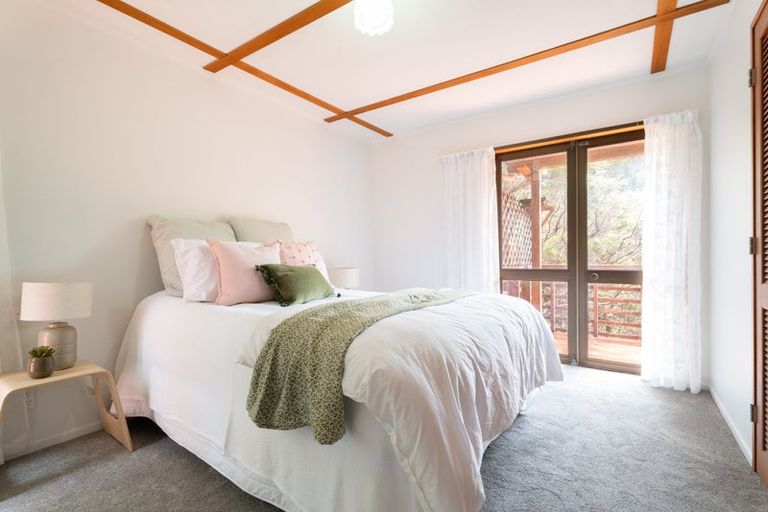 Photo of property in 18 Roys Road, Plimmerton, Porirua, 5026