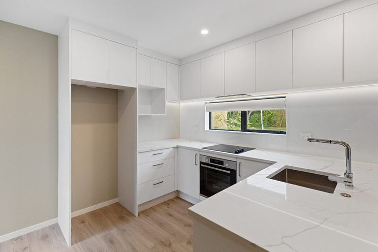 Photo of property in 47a Gossamer Drive, Pakuranga Heights, Auckland, 2010