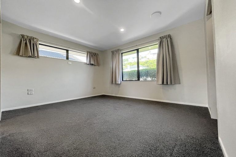 Photo of property in 40 Cresswell Place, Johnsonville, Wellington, 6037