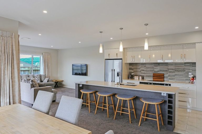 Photo of property in 15 Cyprus Place, Fitzherbert, Palmerston North, 4410