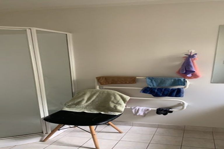 Photo of property in 1/112 Seaview Road, Glenfield, Auckland, 0629