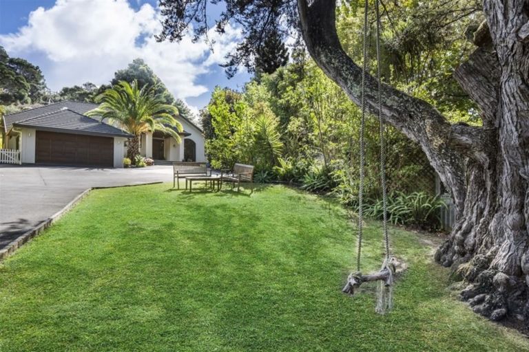 Photo of property in 12a Hobbs Road, Matakatia, Whangaparaoa, 0930