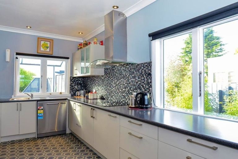 Photo of property in 1012 Heretaunga Street East, Parkvale, Hastings, 4122