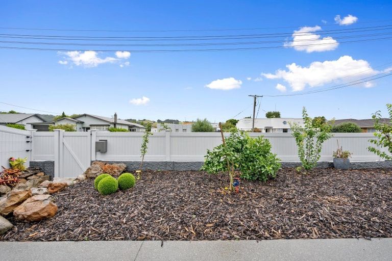 Photo of property in 16 Zealandia Street, Kensington, Whangarei, 0112