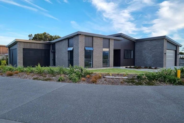 Photo of property in 2 Beau Lane, Waihi Beach, 3611