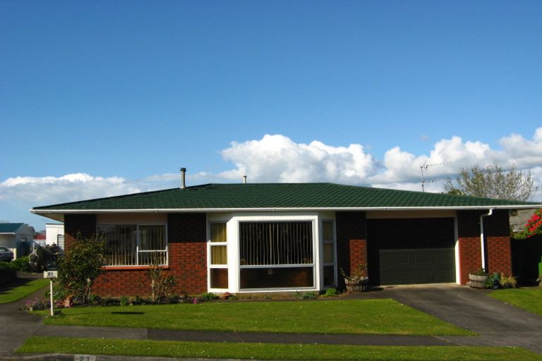 Photo of property in 21 Mayfair Place, Westown, New Plymouth, 4310