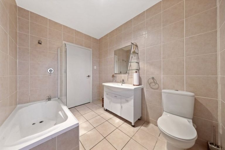 Photo of property in 549 Great South Road, Rosehill, Papakura, 2113