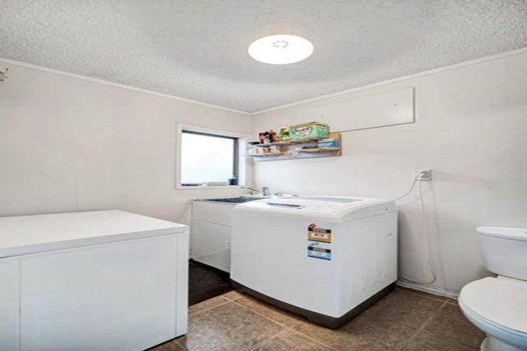 Photo of property in 424 Roscommon Road, Clendon Park, Auckland, 2103